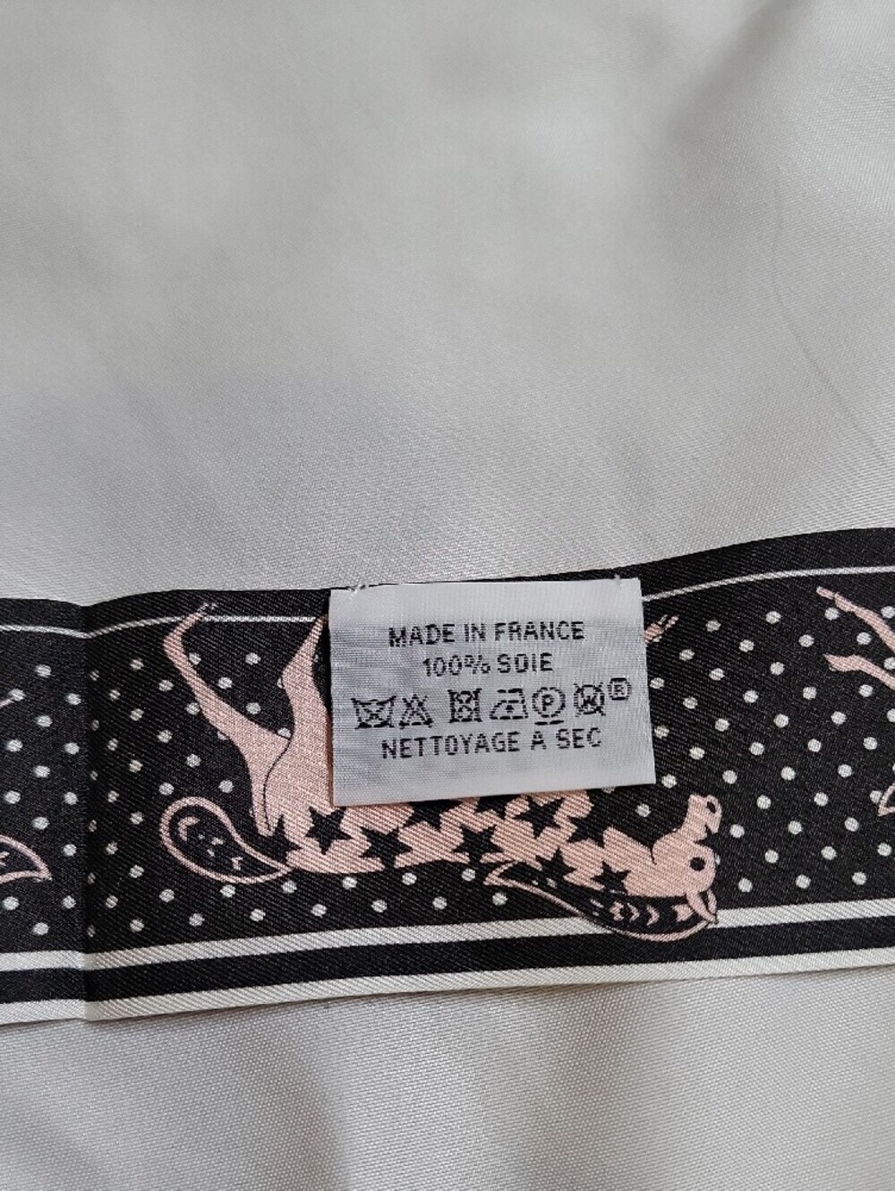 Hermes "Cheval De Coeur" Bandana Silk Twilly In Black,White, And Vieux Rose - Picture 4 of 4